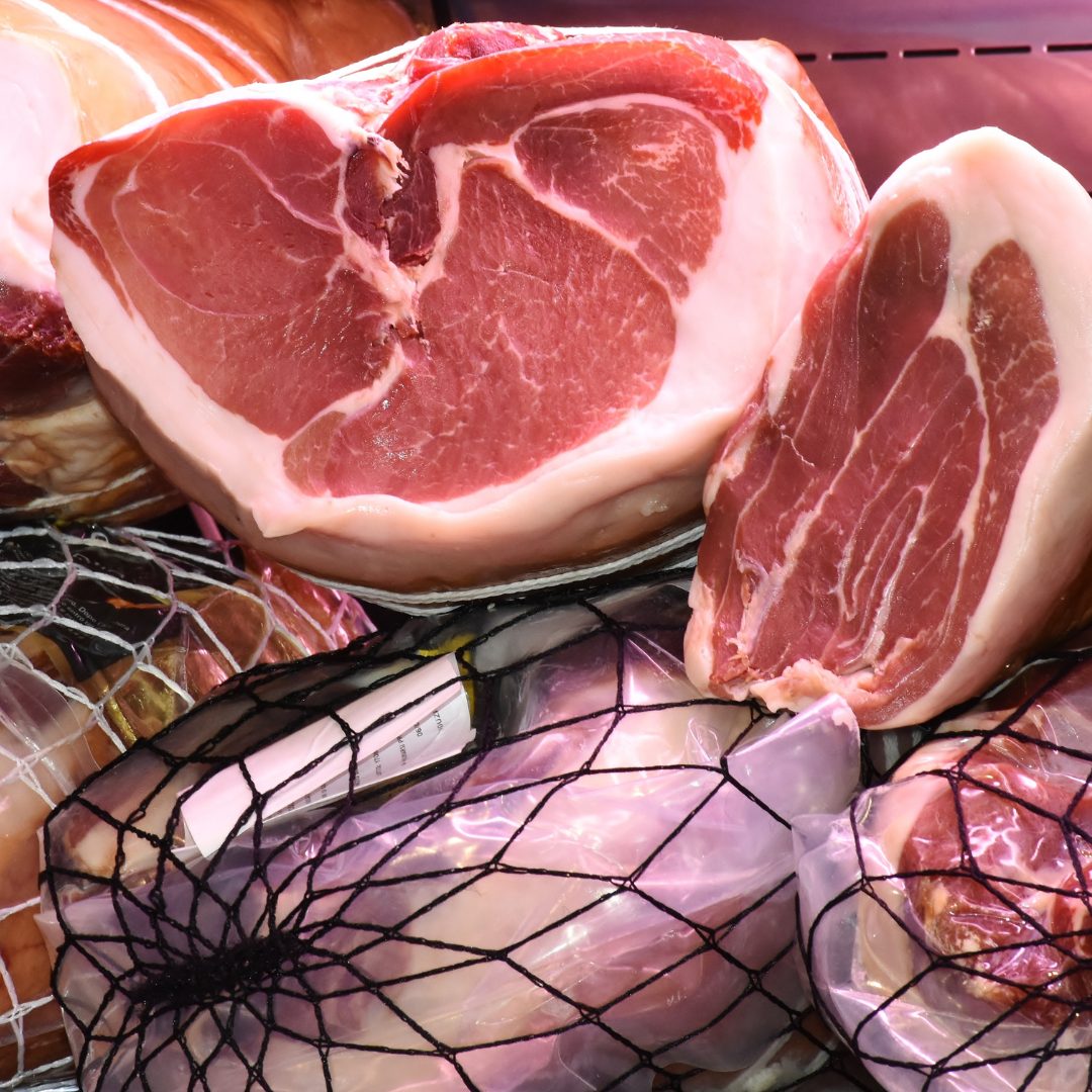 Prosciutto crudo intero in stagionatura